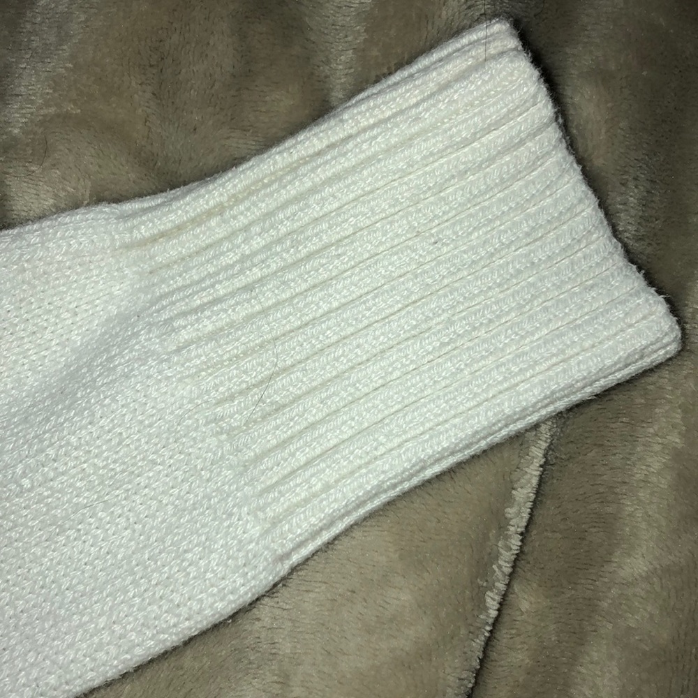 sweater - Picture 4 of 6